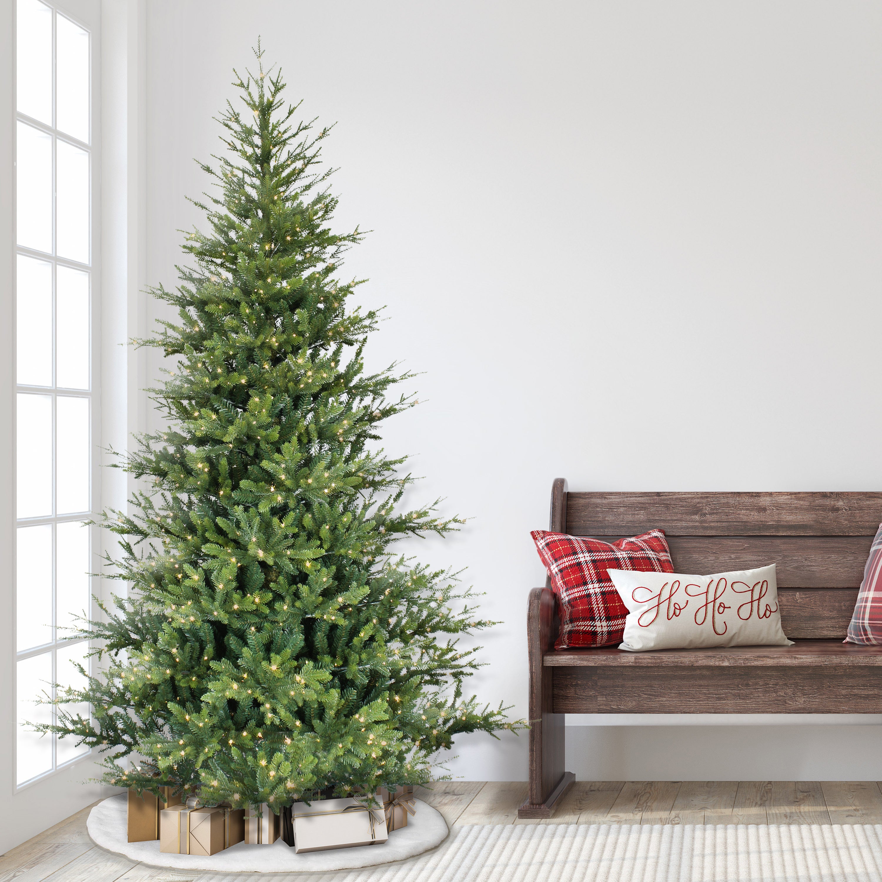 7.5ft ft Pre-Lit Alberta Spruce Christmas Tree